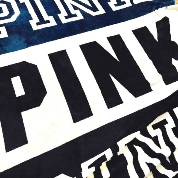 PINK Victoria’s Secret Sherpa Blanket *HTF* - Picture 5 of 6
